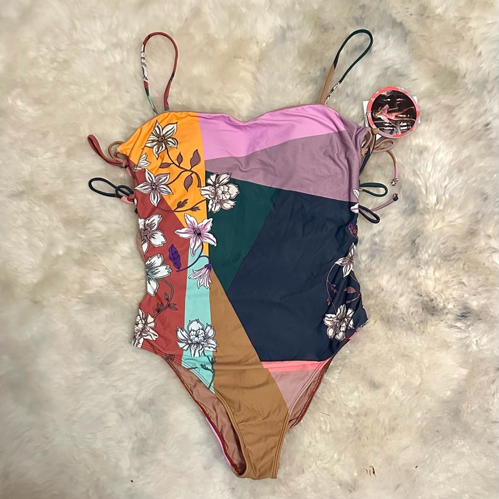 O’neill One-piece w/Side Cut-outs Size S